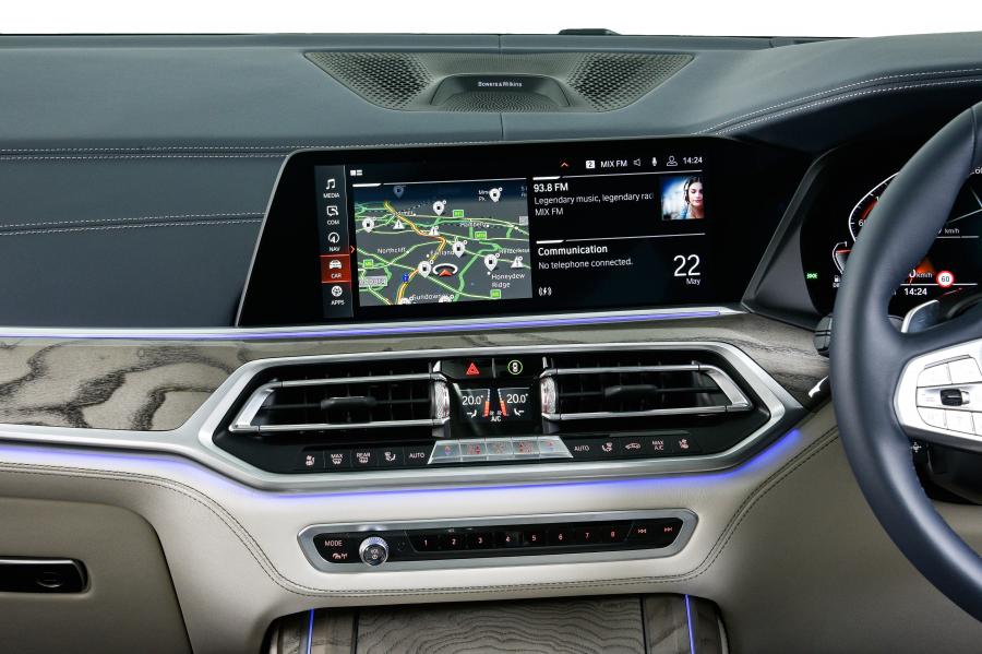 Детали интерьера BMW X7 xDrive30d Design Pure Excellence (G07) 2019 года  (ZA) (фото 12 из 40)